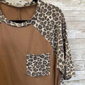 Zenana Womens‎ M T-Shirt Brown Leopard Raglan Pocket Soft Stretch Top Oversized